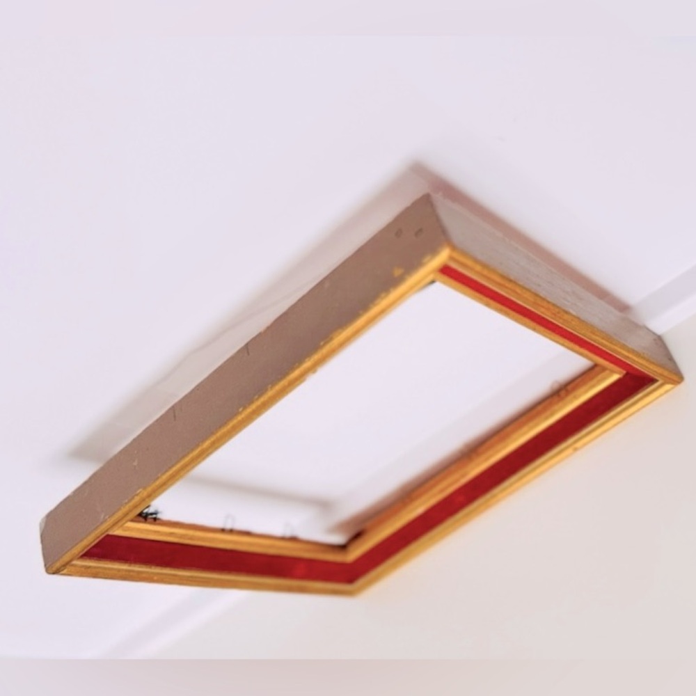 VINTAGE 5x7 Antique Wooden Red Velvet Gold Picture Frame w Wire Hanger - Picture 3 of 16